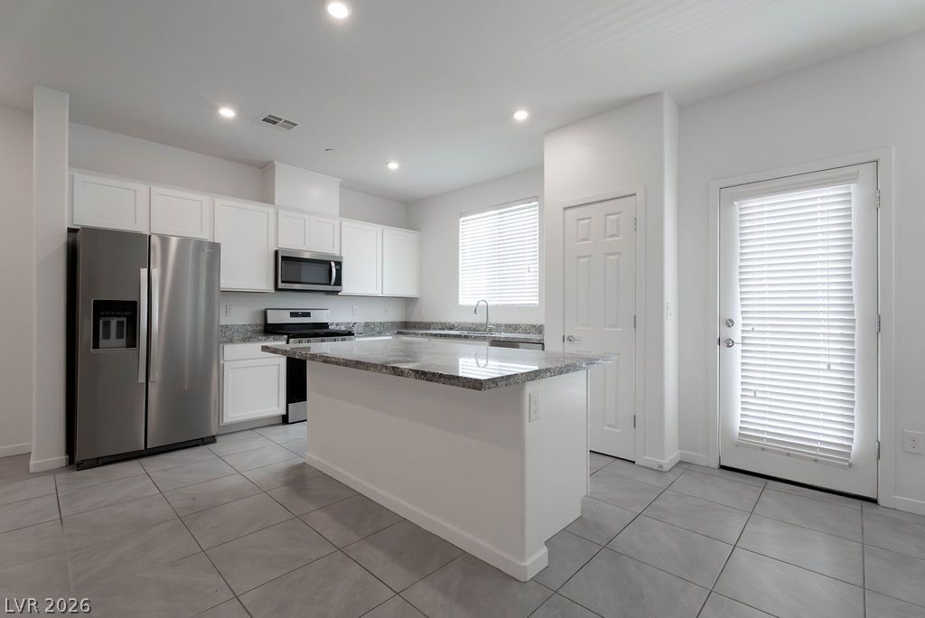 902 Bronzite Street Property Photo 18