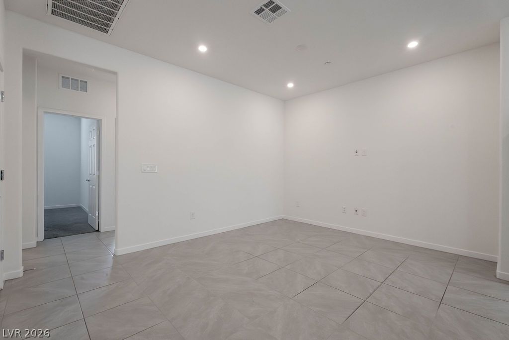 902 Bronzite Street Property Photo 19