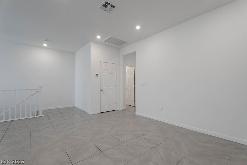 902 Bronzite Street Property Photo 20