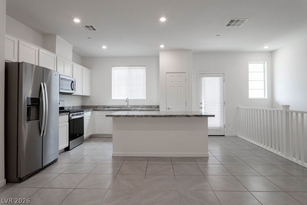 902 Bronzite Street Property Photo 23