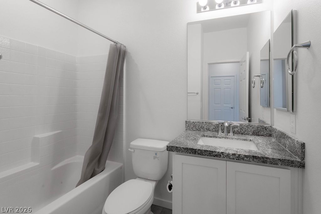 902 Bronzite Street Property Photo 24