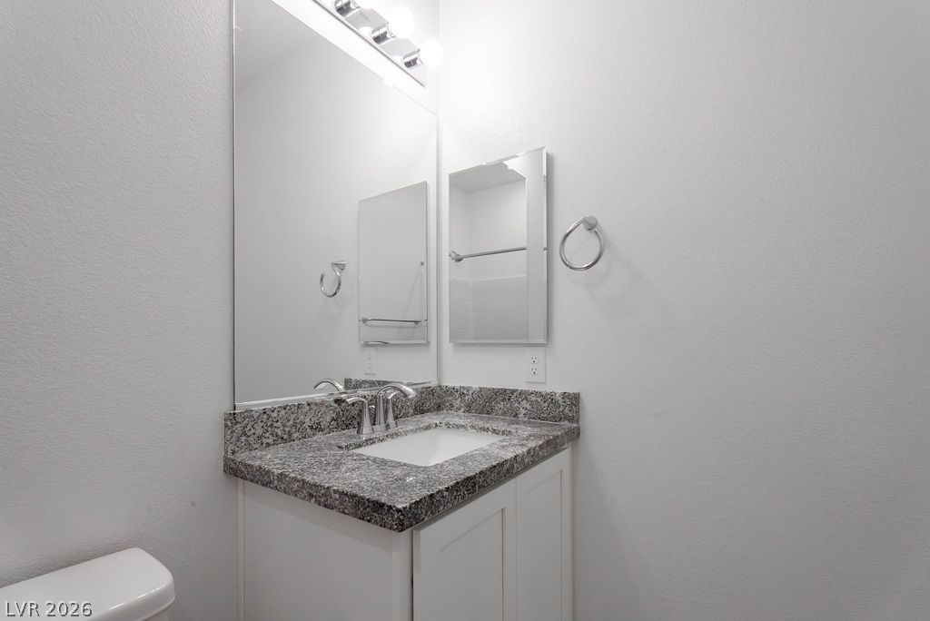 902 Bronzite Street Property Photo 25
