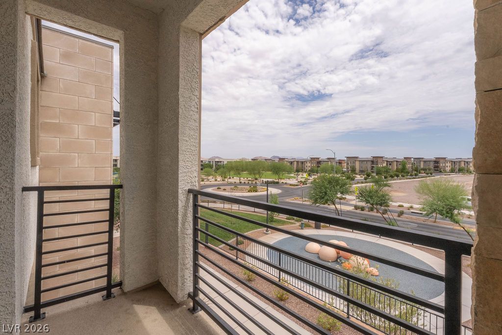 902 Bronzite Street Property Photo 35