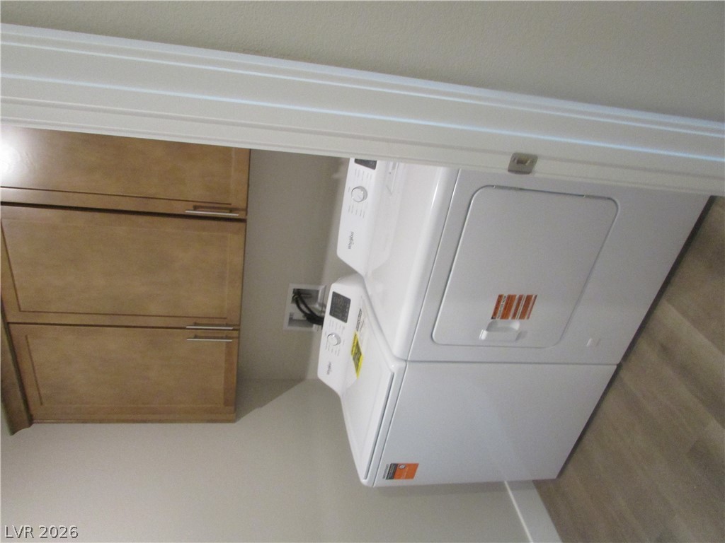 988 Gentle Swan Property Photo 13