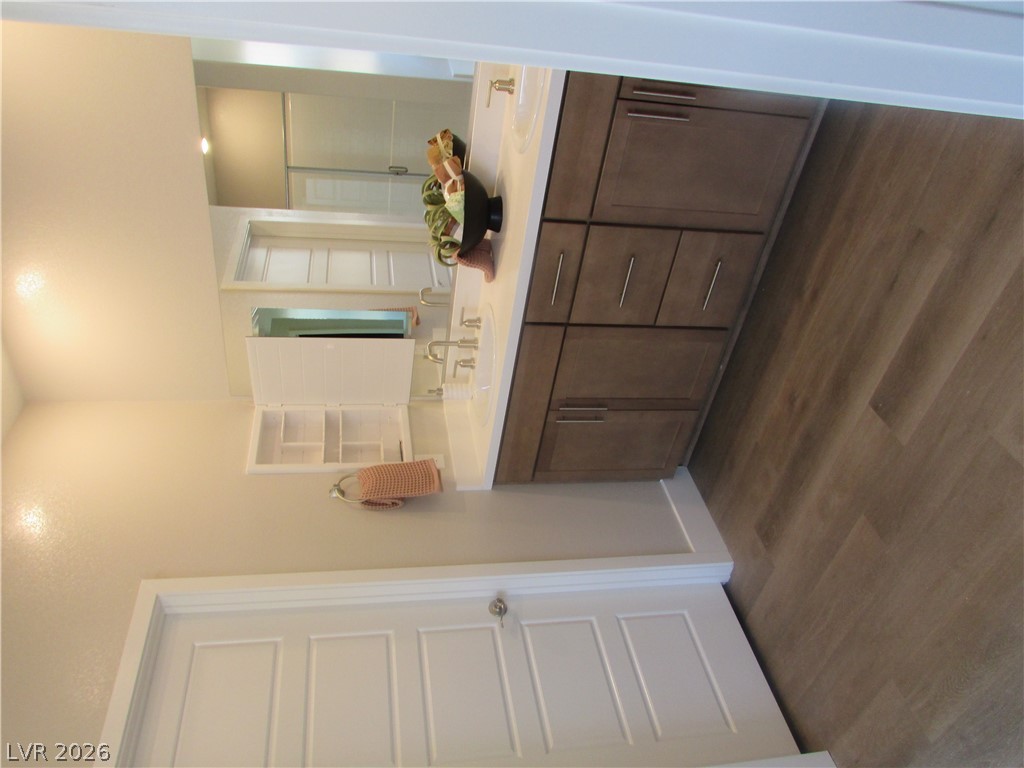 988 Gentle Swan Property Photo 19