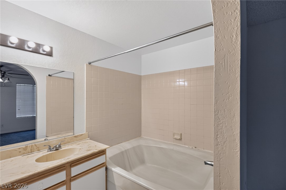 2200 South Fort Apache Road 1213 Property Photo 10
