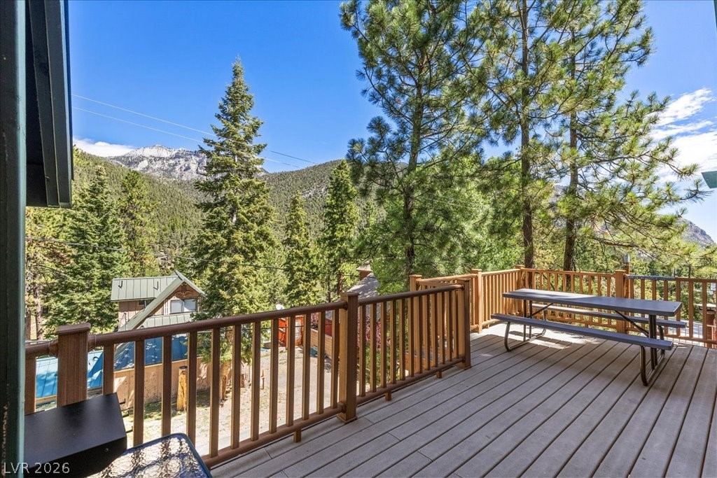 370 Alpine Way Property Photo 8