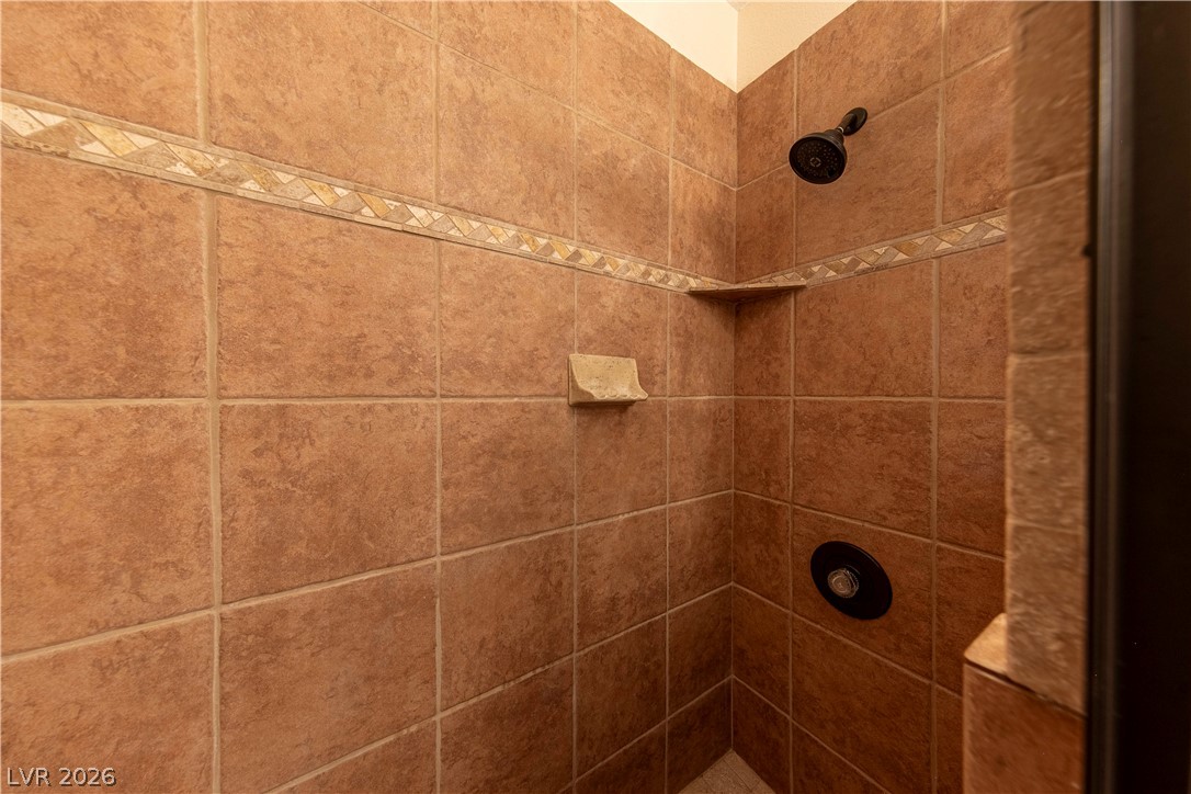 390 East 300 S 1b,3b,6b,9b Property Photo 45