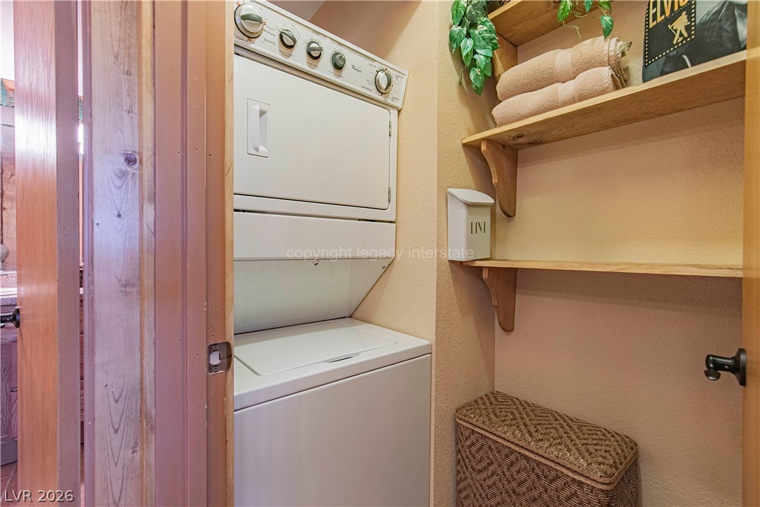 390 East 300 S 1b,3b,6b,9b Property Photo 67