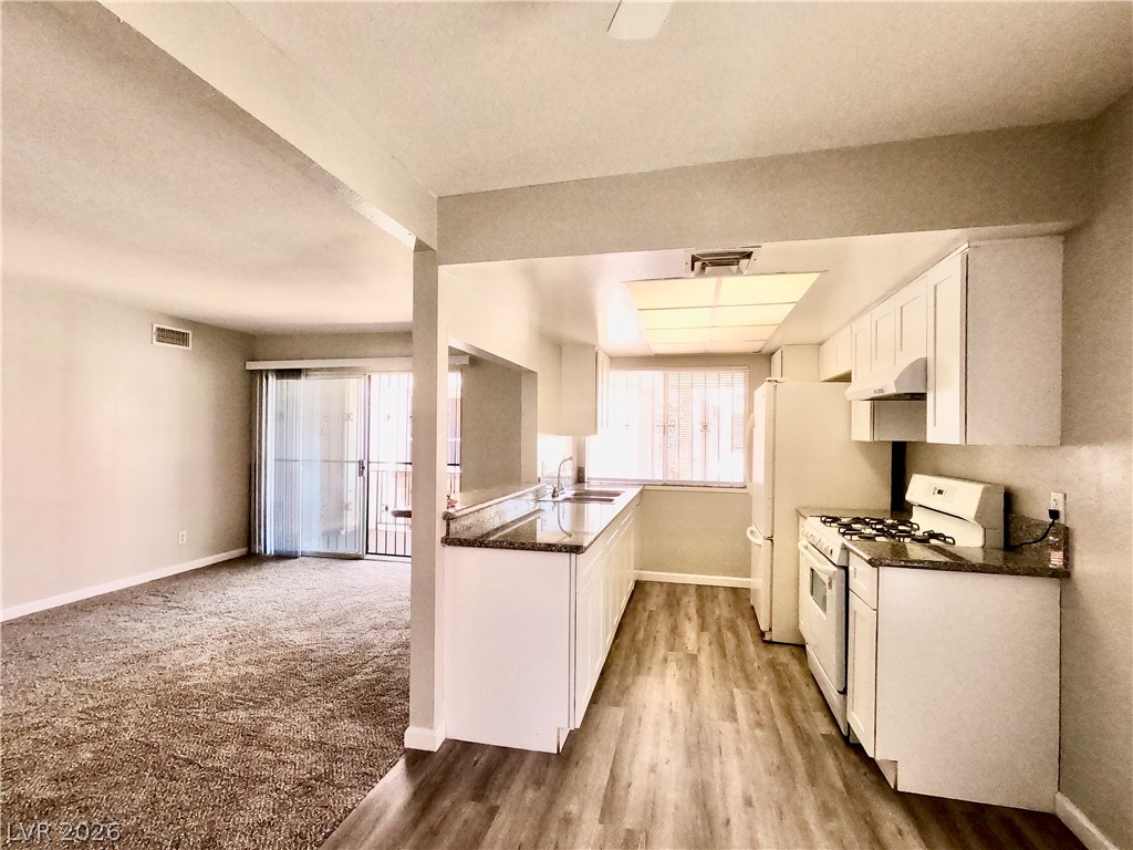 1405 Vegas Valley Drive 298 Property Photo 4