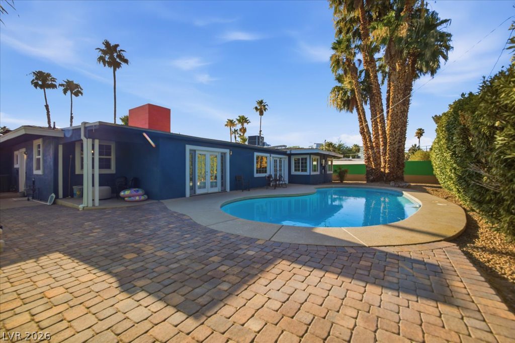 1311 5th Place Property Photo 2