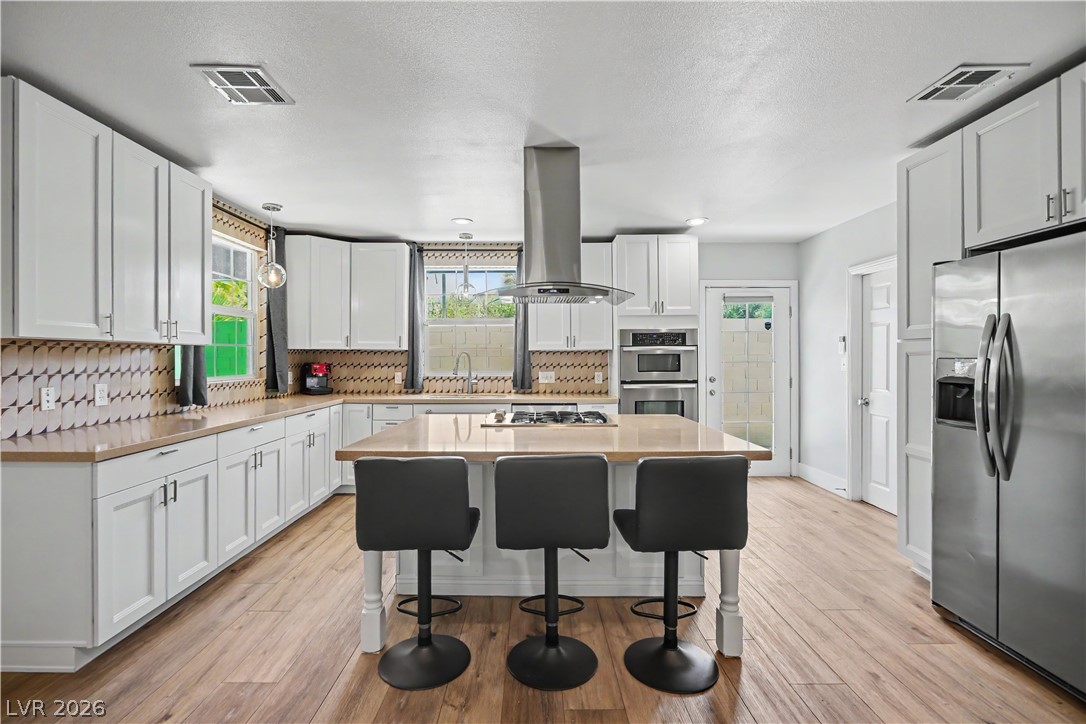 1311 5th Place Property Photo 3