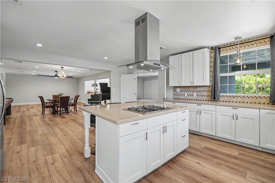 1311 5th Place Property Photo 4