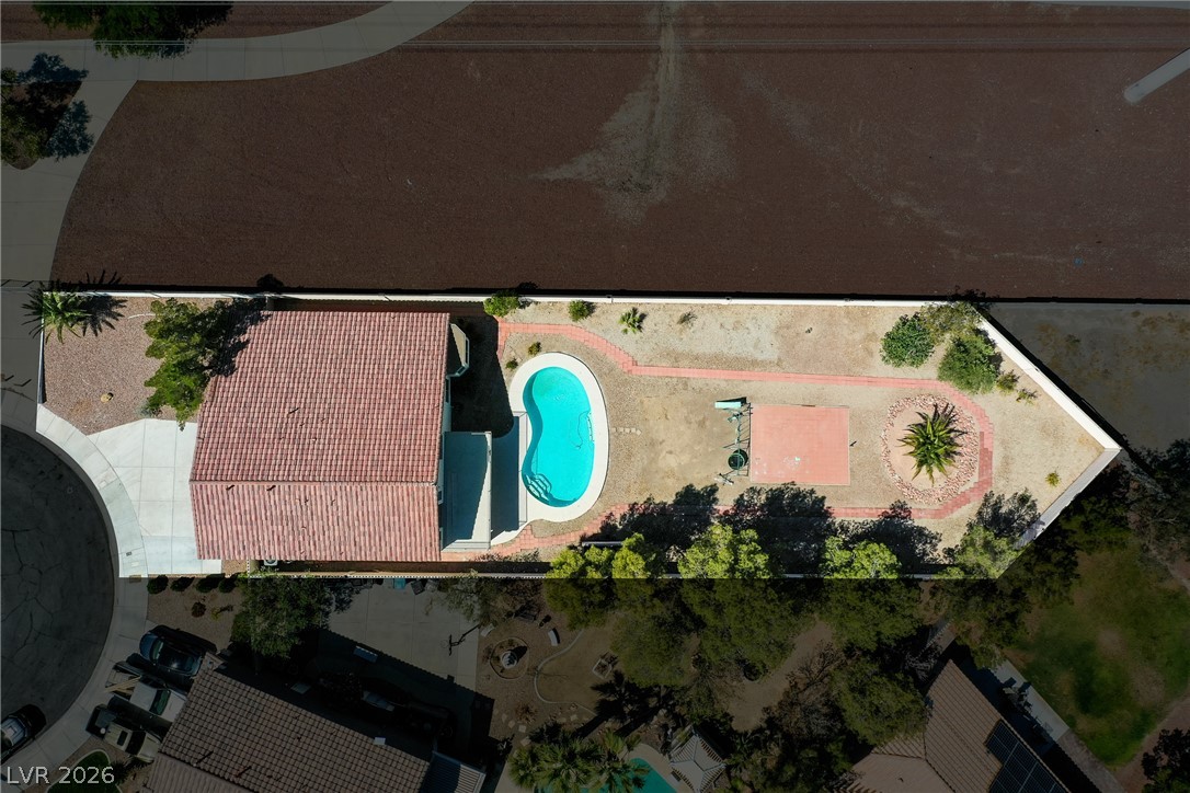 8332 Spring Arts Avenue Property Photo 5