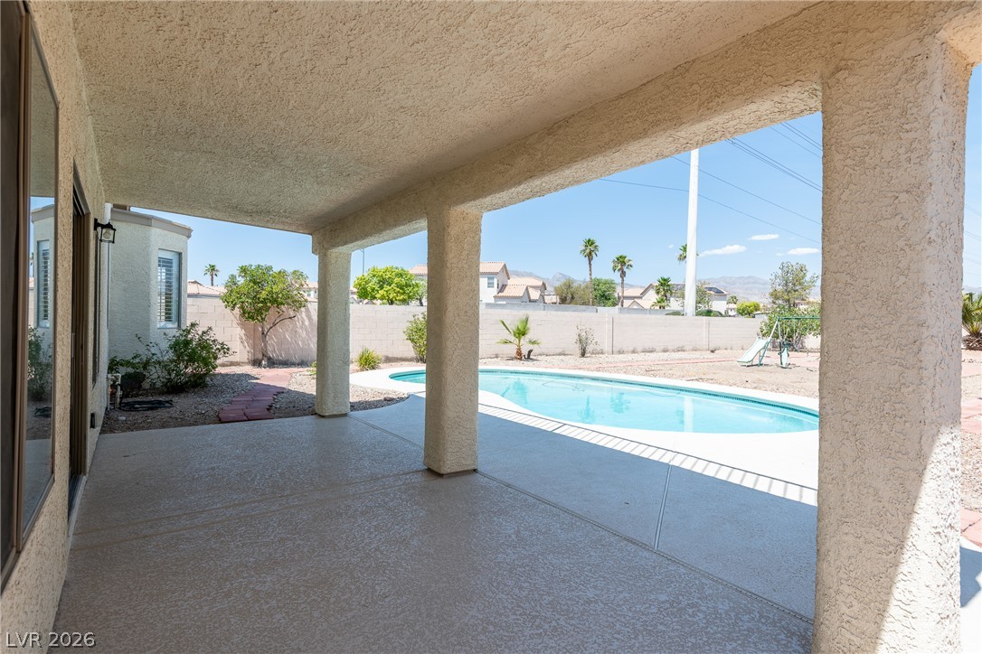 8332 Spring Arts Avenue Property Photo 6