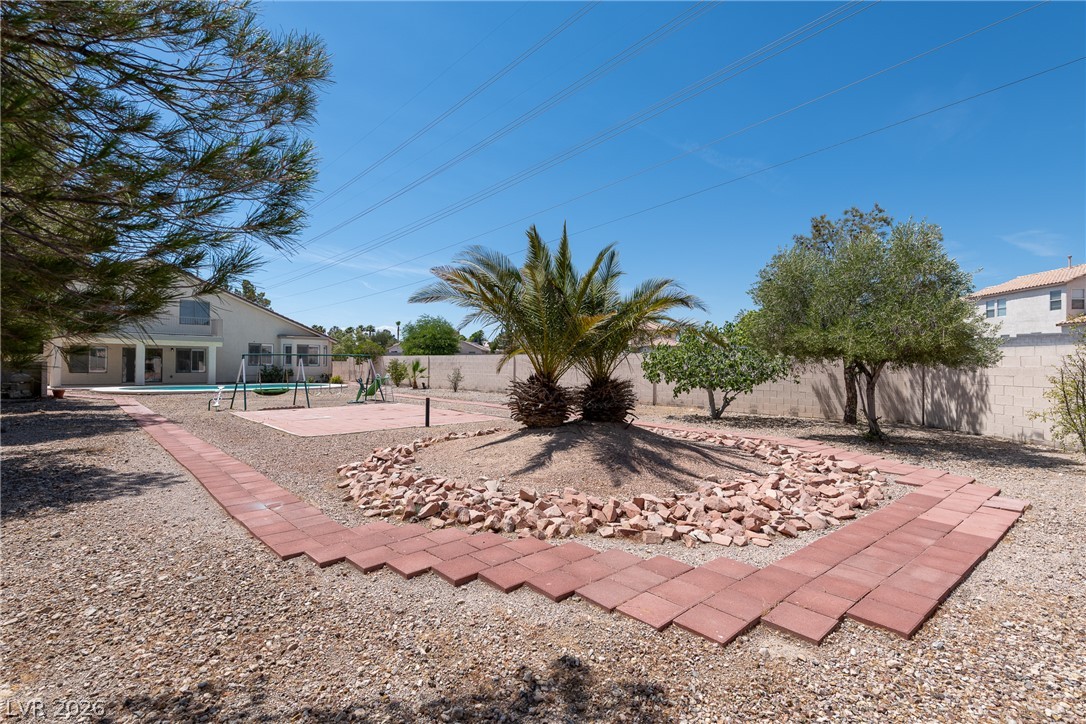 8332 Spring Arts Avenue Property Photo 9