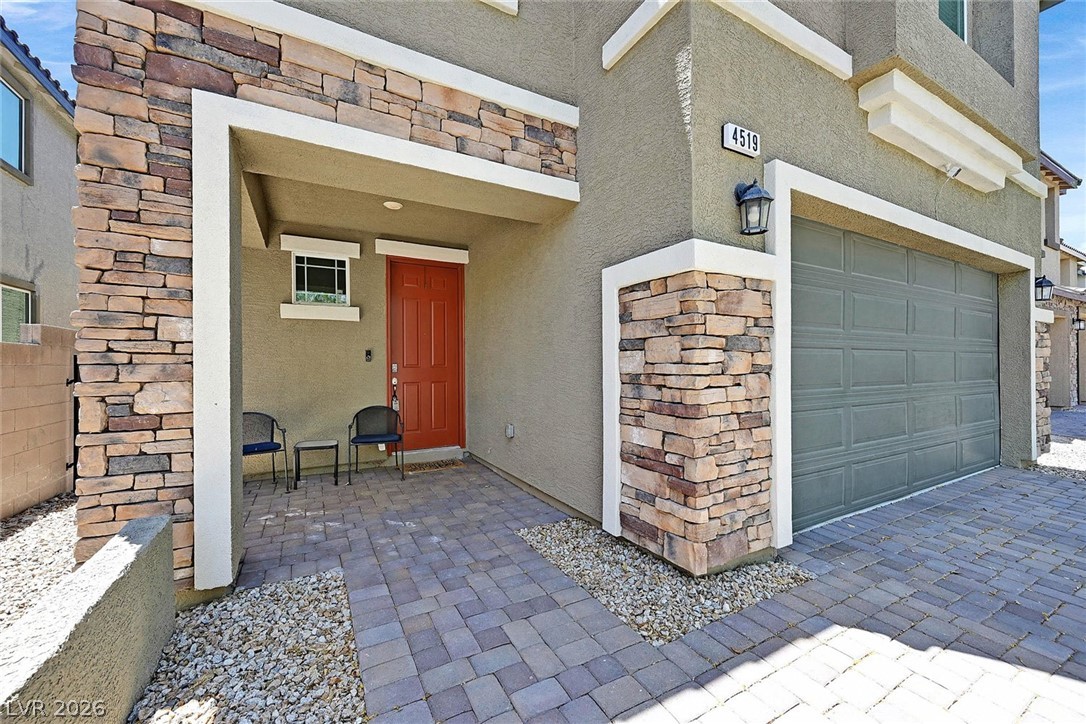 4519 Solitude Falls Avenue Property Photo 2