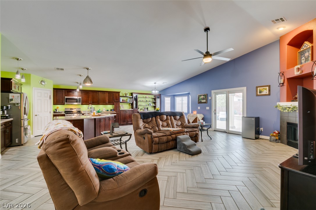 2612 Torch Avenue Property Photo 10