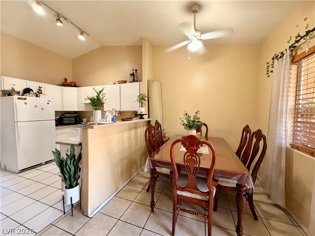 3881 Soda Springs Drive Property Photo 2