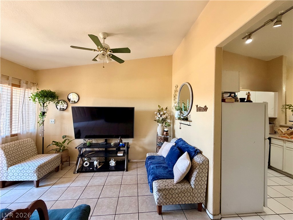 3881 Soda Springs Drive Property Photo 6