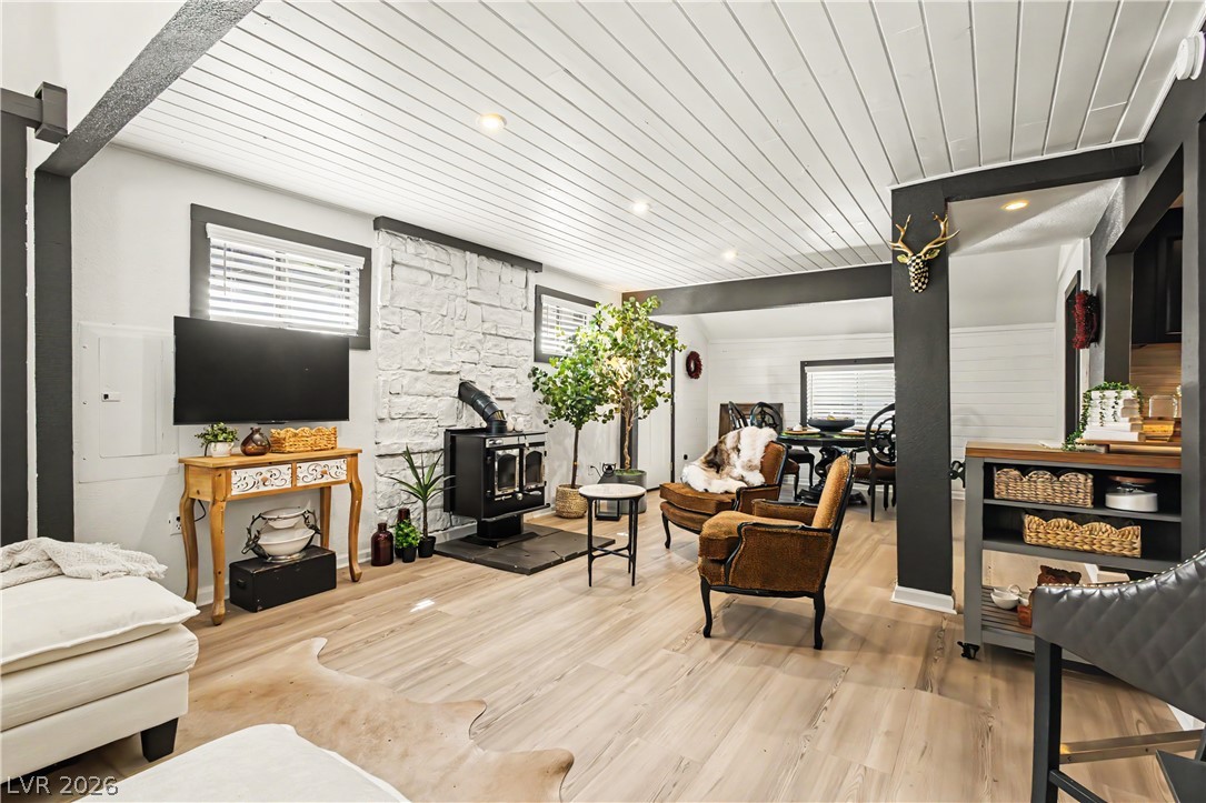 4607 Yellow Pine Property Photo 8