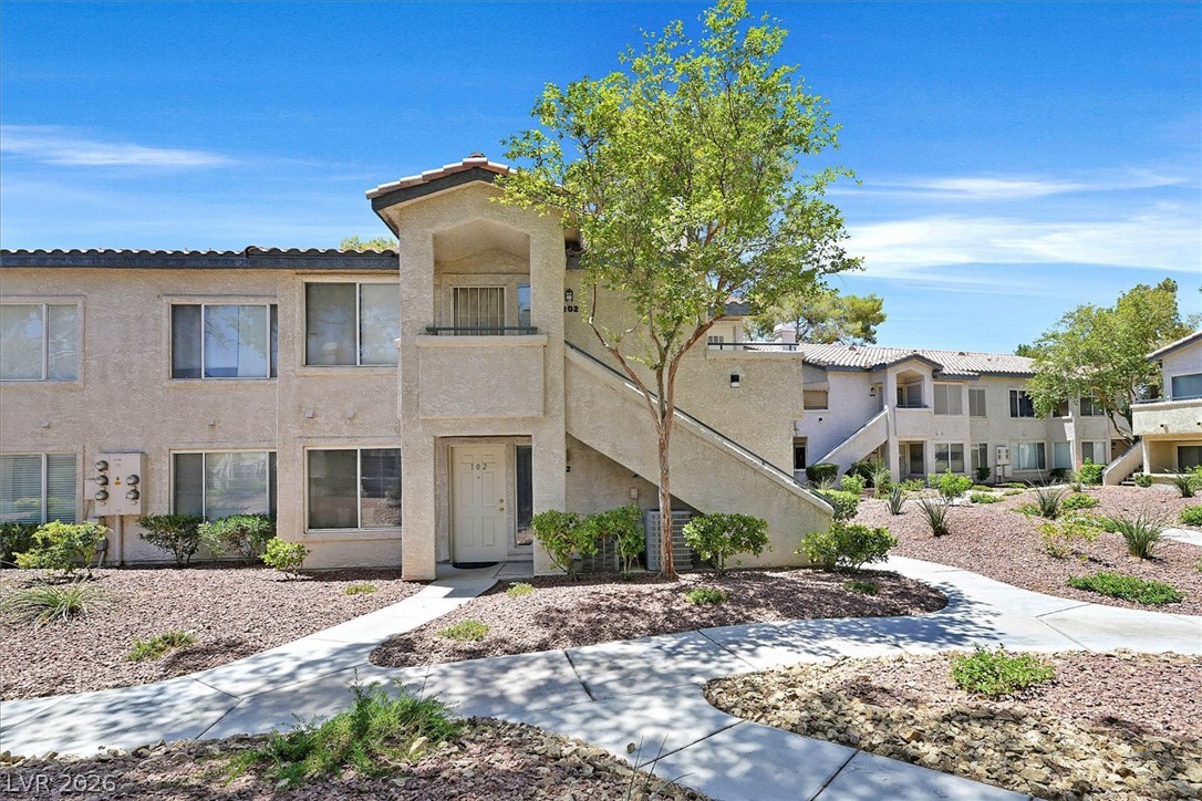 5217 Caspian Springs Drive 102 Property Photo 3