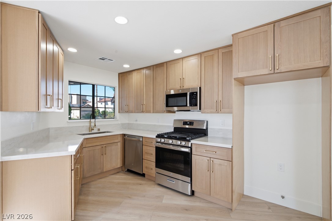6608 Kirwan Heights Way Property Photo 3