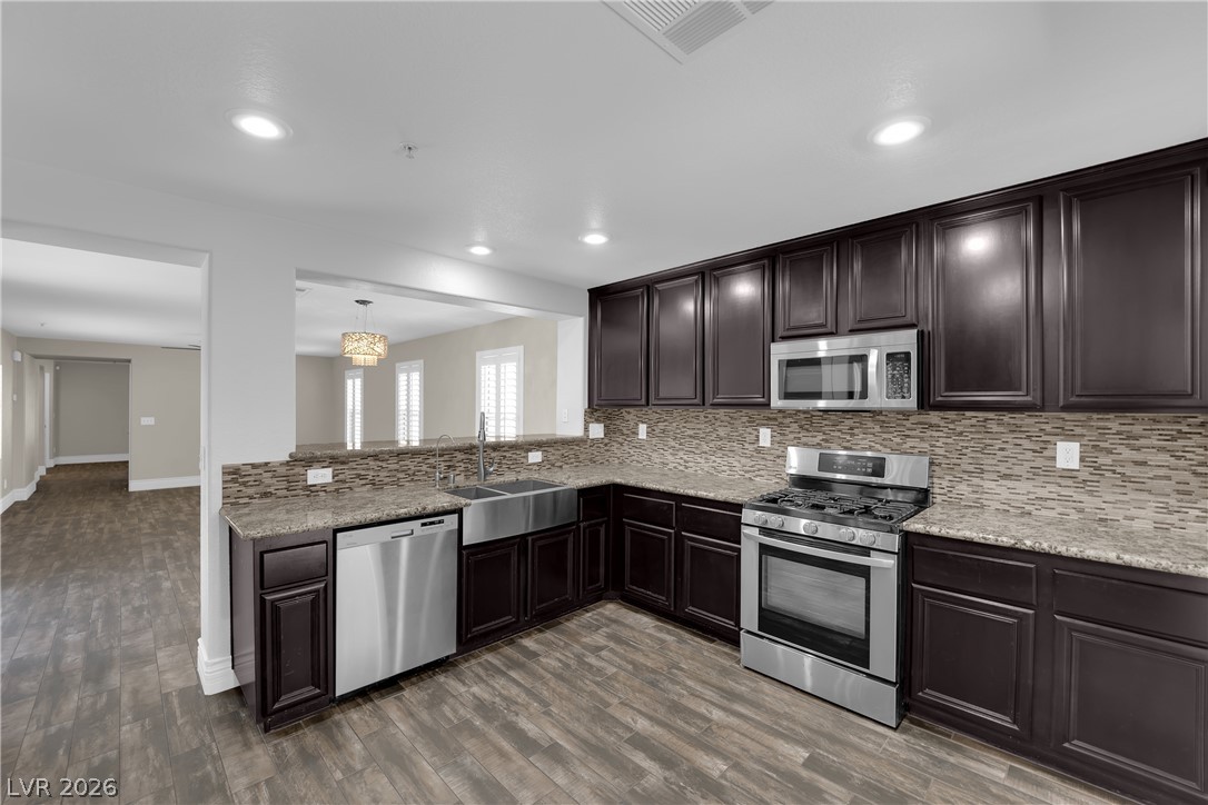 646 Monument Point Street Property Photo 12