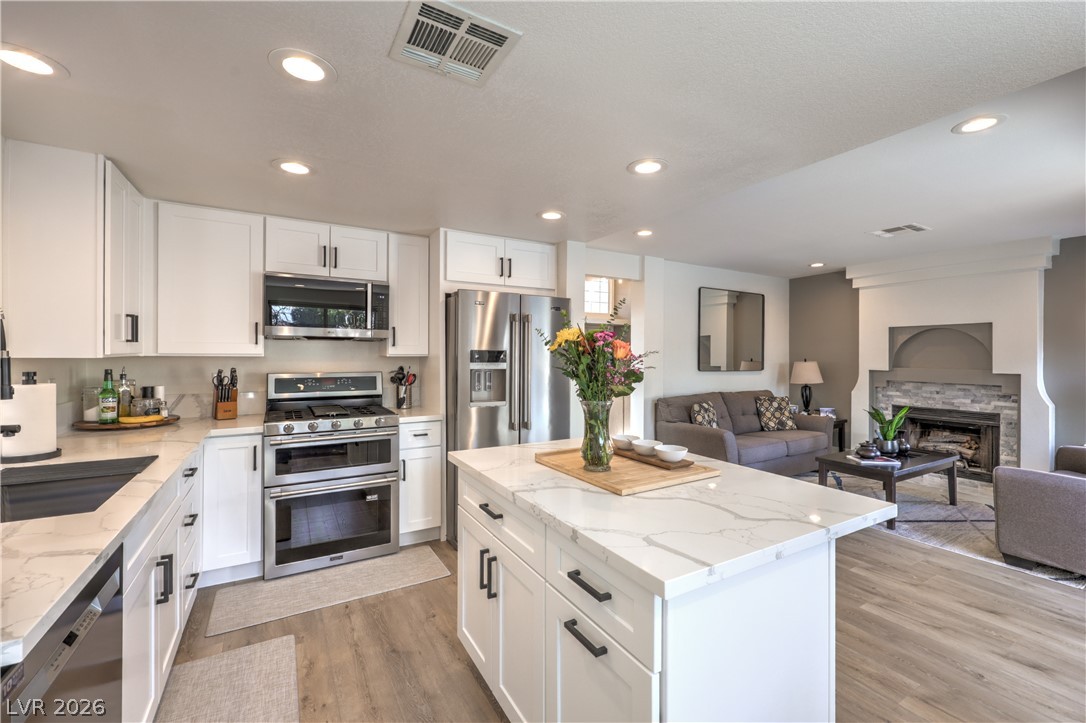 8352 Shore Breeze Drive Property Photo 17