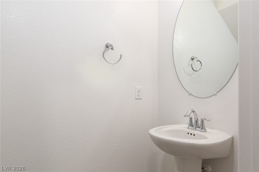 8045 Skye Foxx Street Property Photo 15