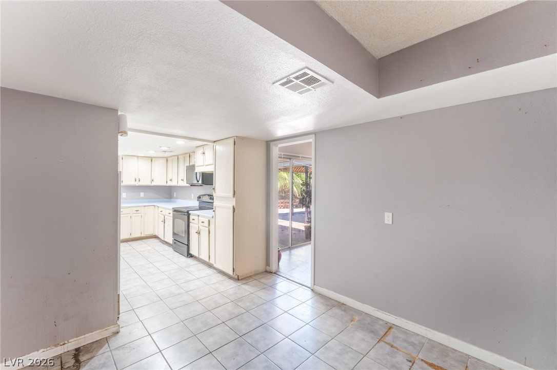 4268 Hampshire Circle Property Photo 5