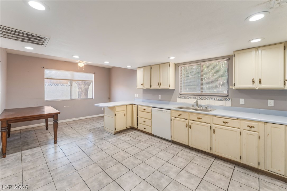 4268 Hampshire Circle Property Photo 8