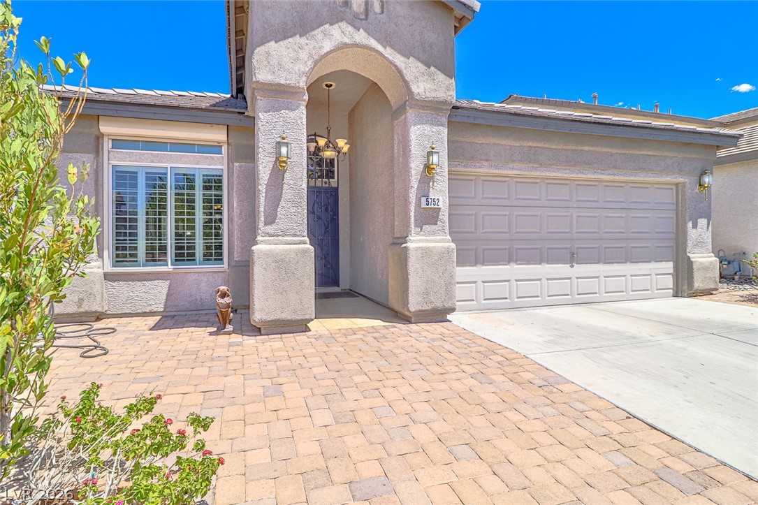 5752 Shermer Court Property Photo 8