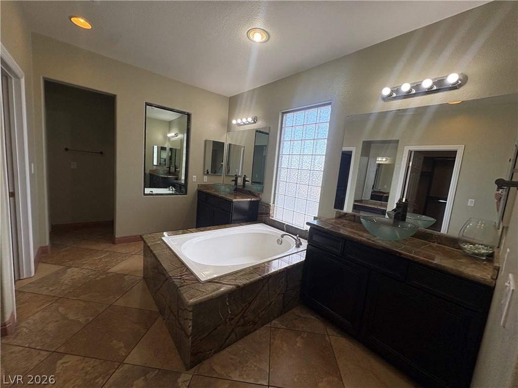7811 Stroh Lane Property Photo 6