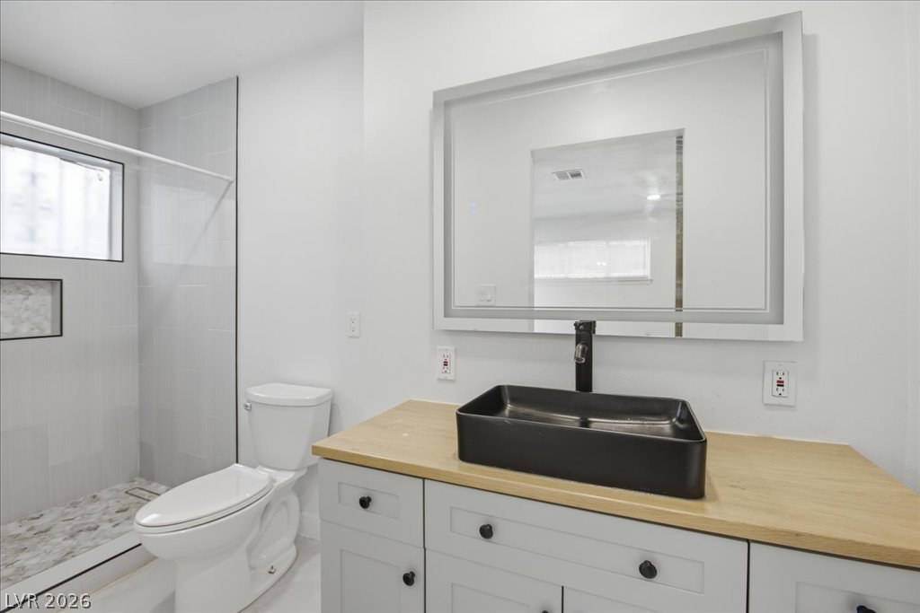 4013 Esmeralda Avenue Property Photo 6