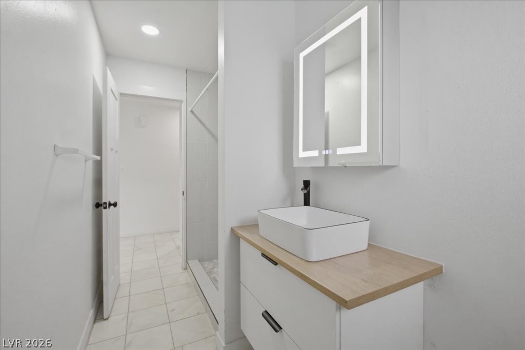 4013 Esmeralda Avenue Property Photo 10