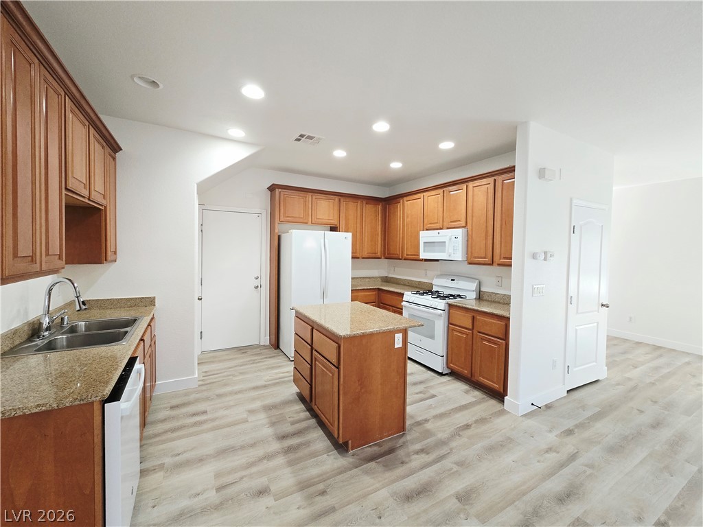 8237 Brilliant Pompon Place Property Photo 7