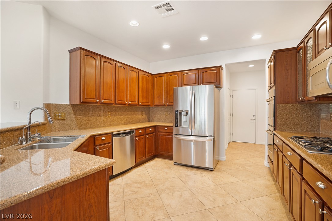 2353 Orangeburg Place Property Photo 5