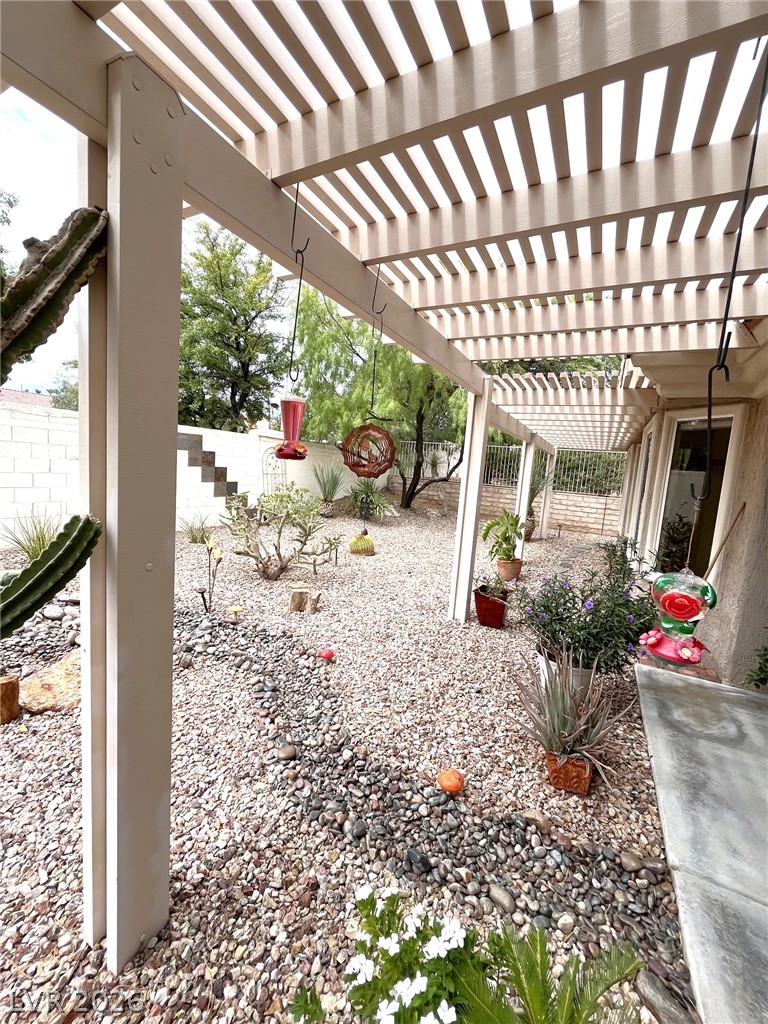 10133 Cresent Creek Drive Property Photo 12