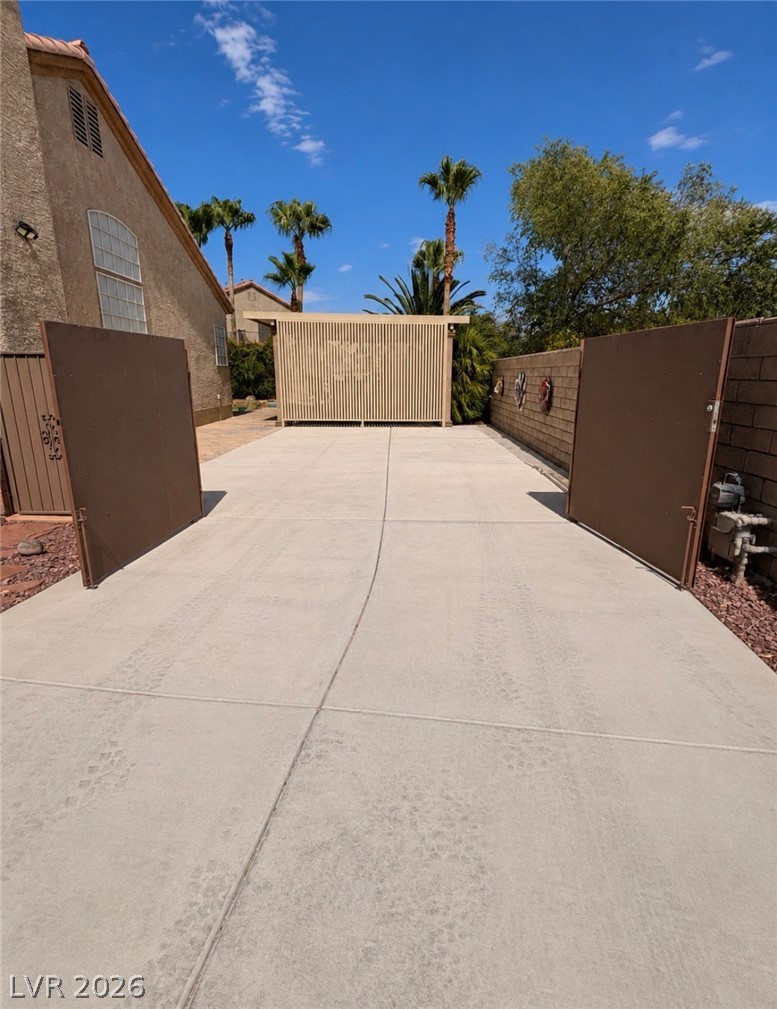 7470 Laughing Brook Court Property Photo 29