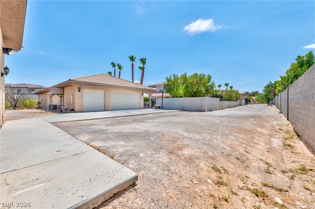 5870 West Oquendo Road Property Photo 12