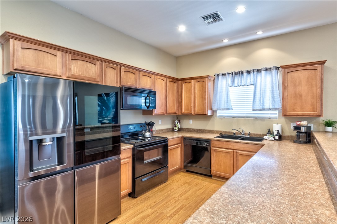 5870 West Oquendo Road Property Photo 15