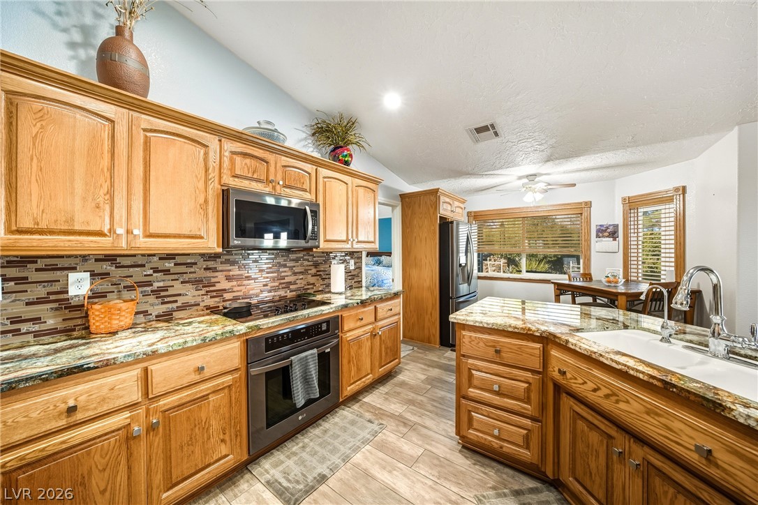 2060 Red Rock Drive Property Photo 12