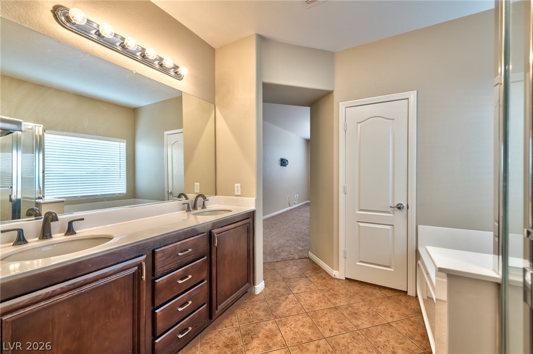 2116 Mistle Thrush Drive Property Photo 10