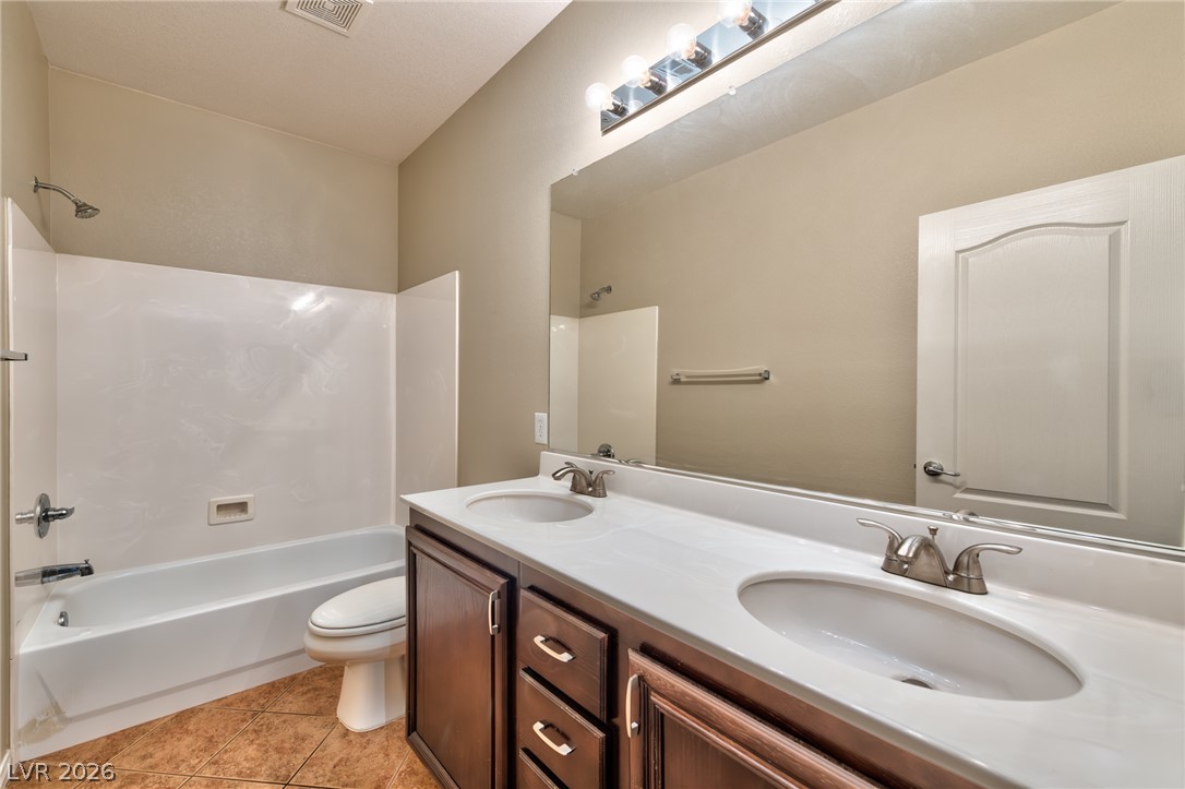 2116 Mistle Thrush Drive Property Photo 14