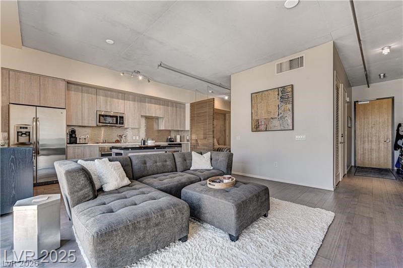 2794807 Property Photo 3