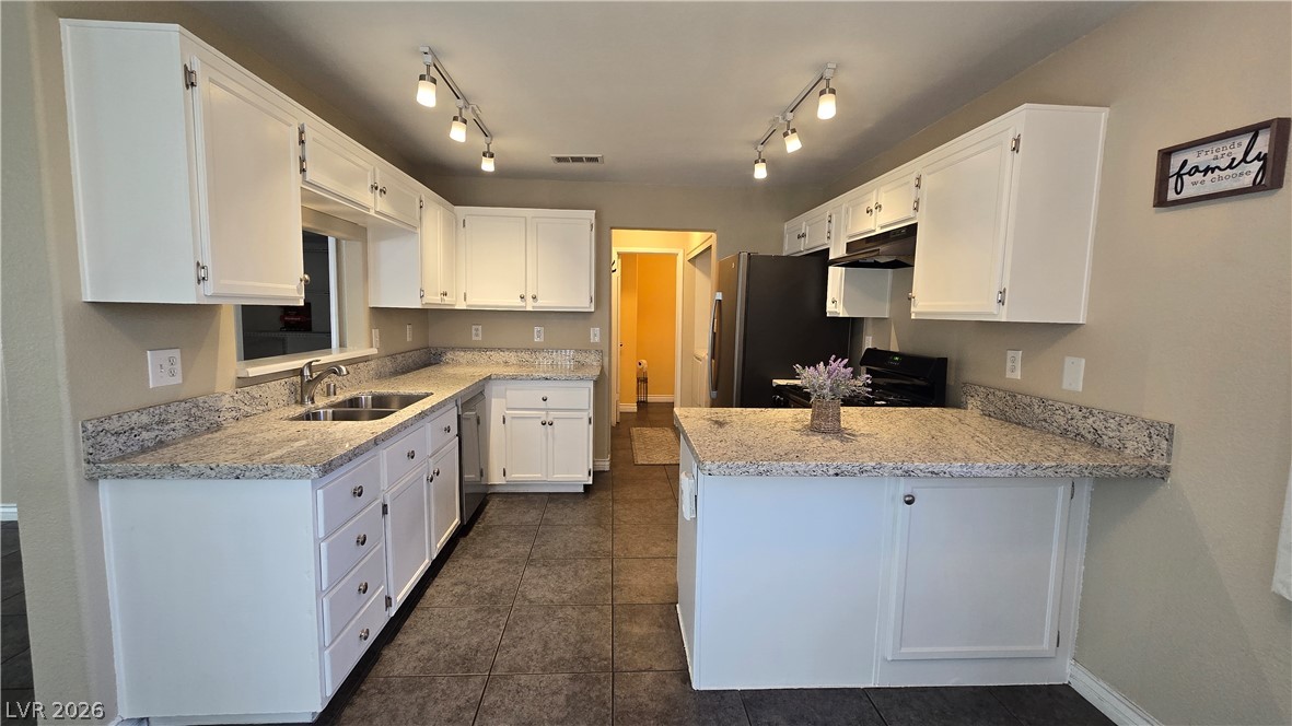 6805 Coral Rock Drive Property Photo 4