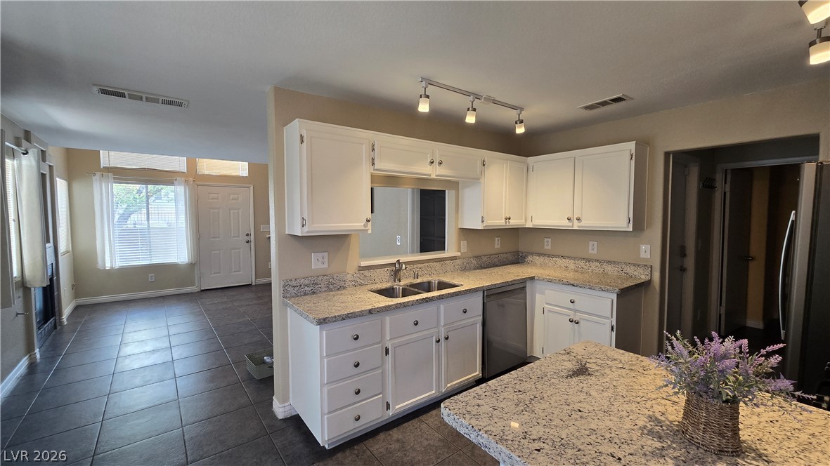 6805 Coral Rock Drive Property Photo 6