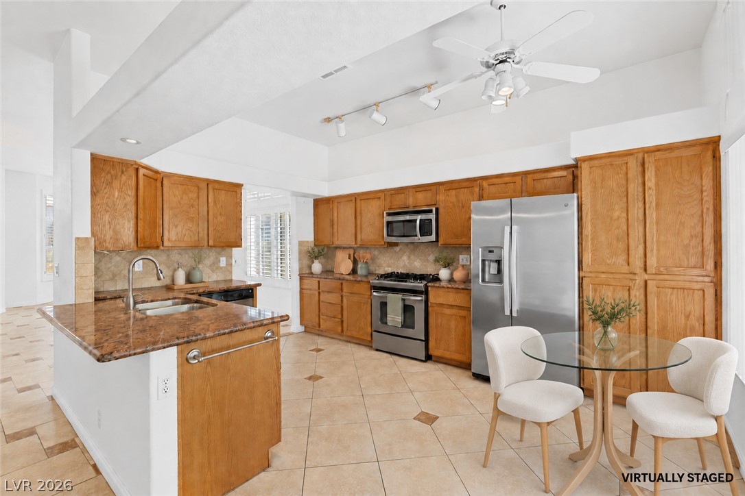 1413 Sun Copper Drive Property Photo 4