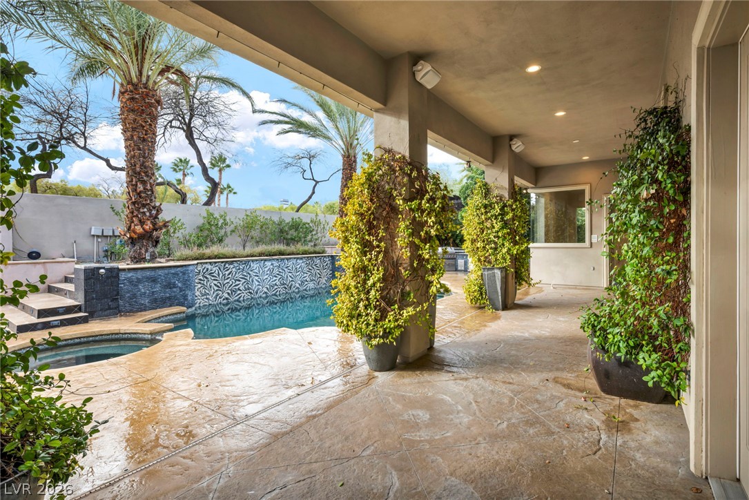 9317 Canyon Classic Drive Property Photo 23